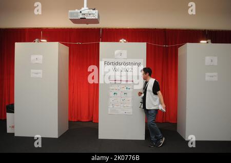 Malmo /Suède/10 septembre 2022/ les Suédois éalring voter pour les élections législatives suédoises élections législatives à malmo en Suède. (Photo..Francis Joseph Dean/Dean Pictures. Banque D'Images