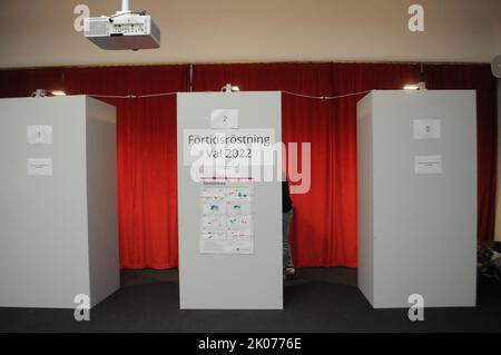 Malmo /Suède/10 septembre 2022/ les Suédois éalring voter pour les élections législatives suédoises élections législatives à malmo en Suède. (Photo..Francis Joseph Dean/Dean Pictures. Banque D'Images