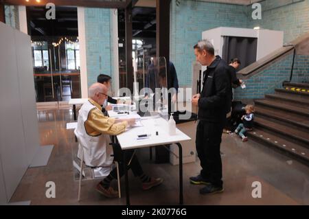 Malmo /Suède/10 septembre 2022/ les Suédois éalring voter pour les élections législatives suédoises élections législatives à malmo en Suède. (Photo..Francis Joseph Dean/Dean Pictures. Banque D'Images