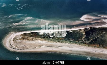 Pointe Hoernum Odde, paysage de dunes, plage, bancs de sable et allées à la pointe sud de l'île frisonne du Nord de Sylt, photographie aérienne Banque D'Images