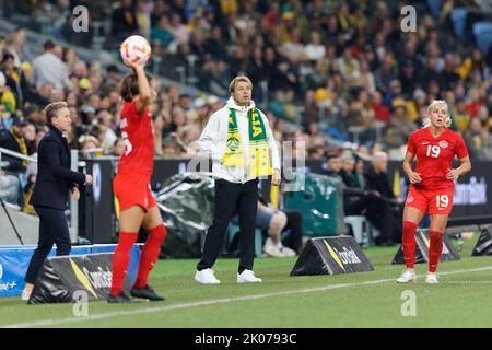 SYDNEY, AUSTRALIE - SEPTEMBRE 6 : l'entraîneur de l'Australie, Tony Gustavsson, regarde pendant le match international amical entre l'Australie et le Canada à Banque D'Images