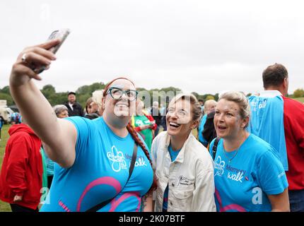 Vicky McClure, la star de Line of Duty, se joint à des centaines de personnes à la marche de mémoire de collecte de fonds de la Société Alzheimer, au parc Wollaton de Nottingham. C'est la participation de 12th ans de Vicky, en souvenir de sa grand-mère Iris, qui a vécu avec la démence avant sa mort en 2015. Date de la photo: Samedi 10 septembre 2022. Banque D'Images