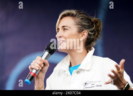 Vicky McClure, la star de Line of Duty, se joint à des centaines de personnes à la marche de mémoire de collecte de fonds de la Société Alzheimer, au parc Wollaton de Nottingham. C'est la participation de 12th ans de Vicky, en souvenir de sa grand-mère Iris, qui a vécu avec la démence avant sa mort en 2015. Date de la photo: Samedi 10 septembre 2022. Banque D'Images