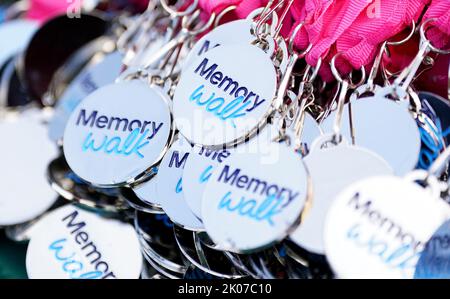 Vicky McClure, la star de Line of Duty, se joint à des centaines de personnes à la marche de mémoire de collecte de fonds de la Société Alzheimer, au parc Wollaton de Nottingham. C'est la participation de 12th ans de Vicky, en souvenir de sa grand-mère Iris, qui a vécu avec la démence avant sa mort en 2015. Date de la photo: Samedi 10 septembre 2022. Banque D'Images