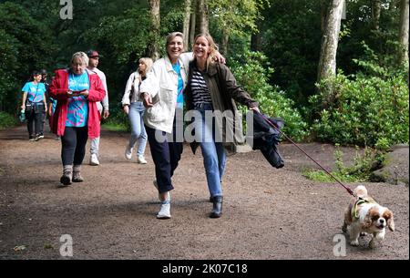 Vicky McClure, la star de Line of Duty, se joint à des centaines de personnes à la marche de mémoire de collecte de fonds de la Société Alzheimer, au parc Wollaton de Nottingham. C'est la participation de 12th ans de Vicky, en souvenir de sa grand-mère Iris, qui a vécu avec la démence avant sa mort en 2015. Date de la photo: Samedi 10 septembre 2022. Banque D'Images