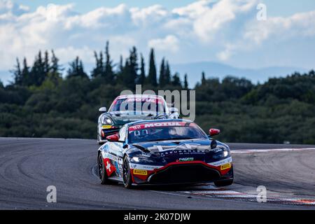 92 PERISSOUTTI Sandro, BASSO Ronald, course Spirit of Leman, Aston Martin Vantage AMR GT4, action pendant la ronde 5th du Championnat de France FFSA GT 2022, de 11 septembre à 13 sur le circuit de Lédenon à Lédenon, France - photo Marc de Mattia / DPPI Banque D'Images