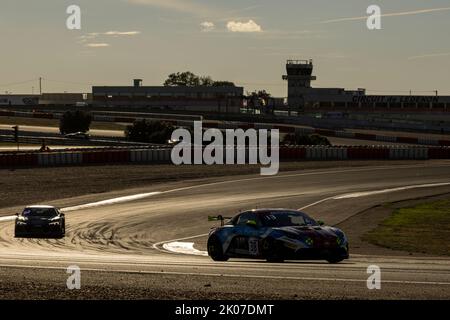 38 BELTOISE Vincent, LEMAITRE Yves, course de Mirage, Alpine A110 GT4, action pendant la ronde 5th du Championnat de France FFSA GT 2022, de 11 septembre à 13 sur le circuit de Lédenon à Lédenon, France - photo Marc de Mattia / DPPI Banque D'Images