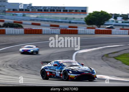 74 WEYRICH Victor, CARTON Romain, Racing Spirit of Leman, Aston Martin Vantage AMR GT4, action pendant la ronde 5th du Championnat de France FFSA GT 2022, de 11 septembre à 13 sur le circuit de Lédenon à Lédenon, France - photo Marc de Mattia / DPPI Banque D'Images