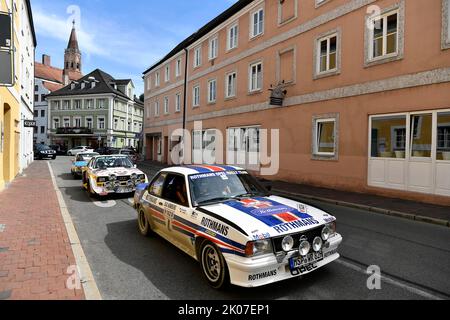 13. 08. 2022, rallye olympique 72, 1972, 50th anniversaire de la renaissance 2022, course automobile, rallye, voiture classique, Landshut, Opel Ascona B devant Audi Quattro Banque D'Images