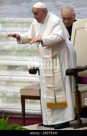 Rome, Italie. 10th juillet 2022. Italie, Rome, Vatican, 22/9/10 .le pape François assiste au Congrès international des catéchistes à la salle Paul VI du Vatican. Photo par Alessia Giuliani/Catholic Press photo Credit: Independent photo Agency/Alay Live News Banque D'Images