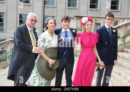 Le Prince Laurent de Belgique, la Princesse Claire de Belgique, le Prince Aymeric, la Princesse Louise et le Prince Nicolas photographiés arrivant pour la cérémonie de mariage de la Princesse Maria-Laura de Belgique et de William Isvy, à la Cathédrale Saint Michel et Saint Gudula (Cathedrale des Saints Michel et Gudule / Sint-Michiels- en Sint-Goededele kaphedraal), Samedi 10 septembre 2022, à Bruxelles. BELGA PHOTO NICOLAS MATERLINCK Banque D'Images