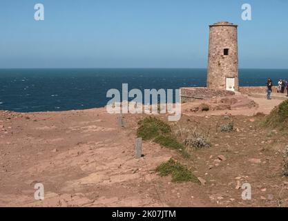 L'ancien phare du 17th siècle, Phare Vauban, à Cap Frehel, au point le plus au nord de la côte d'Émeraude, sur le golfe de Saint-Malo, Cap Frehel Banque D'Images