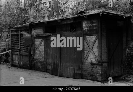 GDR, Berlin, 5. 5. 1986, ancien hangar, dans une cour à Kastanienallee Banque D'Images