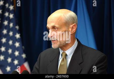 Conférence de presse conjointe HUD-sécurité intérieure conduite par le secrétaire du HUD Alphonso Jackson et le secrétaire du département de la sécurité intérieure Michael Chertoff. Banque D'Images