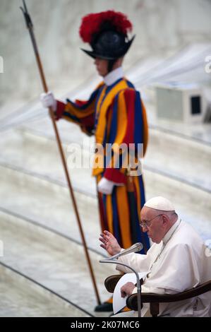Rome, Italie. 10th juillet 2022. Italie, Rome, Vatican, 22/9/10 .le pape François assiste au Congrès international des catéchistes à la salle Paul VI du Vatican. Photo par Alessia Giuliani/Catholic Press photo Credit: Independent photo Agency/Alay Live News Banque D'Images