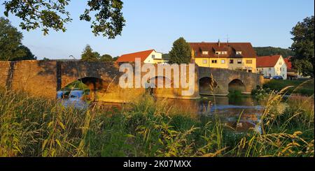 Pont Tauber par Balthasar Neumann à Tauberrettersheim. Roettingen, Wuerzburg, Basse-Franconie, Bavière, Allemagne Banque D'Images