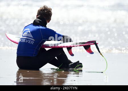 Surfers British National Surfing Championships. Watergate Bay. Newquay lundi 2nd mai 2016 Championnats de la Fédération anglaise de surf Banque D'Images