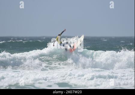 Surfers British National Surfing Championships. Watergate Bay. Newquay lundi 2nd mai 2016 Championnats de la Fédération anglaise de surf Banque D'Images