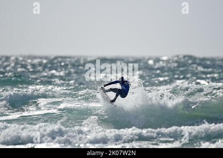 Surfers British National Surfing Championships. Watergate Bay. Newquay lundi 2nd mai 2016 Championnats de la Fédération anglaise de surf Banque D'Images