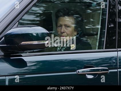 La princesse royale assiste à un service à Carthie Kirk, Balmoral en Écosse, après le décès de la reine Elizabeth II jeudi. Date de la photo: Samedi 10 septembre 2022. Banque D'Images