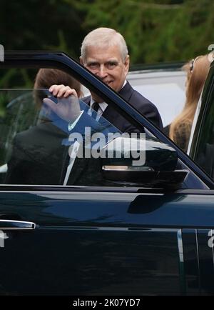 Le duc d'York assiste à un service à Carthie Kirk, Balmoral en Écosse, après le décès de la reine Elizabeth II, jeudi. Date de la photo: Samedi 10 septembre 2022. Banque D'Images