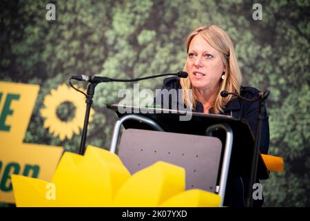 Brême, Allemagne. 10th septembre 2022. Maike Schaefer (Bündnis 90/Die Grünen), sénateur pour l'environnement de Brême, prend la parole lors d'une réunion des membres de l'Etat. Le Parti Vert, co-dirigeant de Brême, entre aux élections de 2023 avec Schaefer comme premier candidat. Le prochain Parlement de Brême sera élu sur 14 mai 2023. Credit: Sina Schuldt/dpa/Alay Live News Banque D'Images