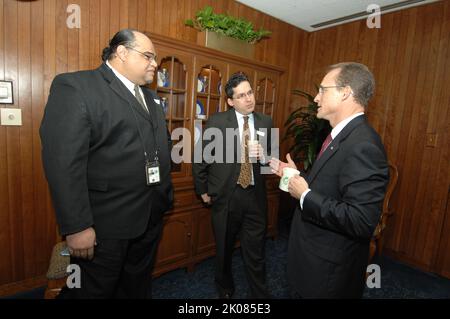 Café du secrétaire avec le personnel - café avec le personnel de la HUD, organisé par le secrétaire Steve Preston, au siège social de la HUD. Le café du secrétaire avec le sujet du personnel, le café avec le personnel de la HUD, organisé par le secrétaire Steve Preston, au siège social de la HUD. Banque D'Images