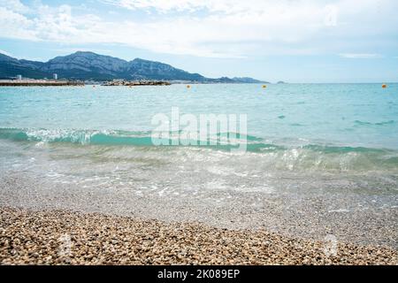 La douce mer Méditerranée sur la Côte d'Azur (Nice, Cannes, Antibes, Monaco, Marseille, Perpignan) - temps fantastique, silencieux et mer - très s. Banque D'Images