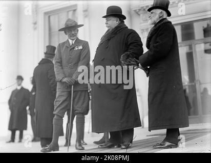 Sir Robert Baden-Powell, William Howard Taft et James Bryce, 1911. [Le fondateur britannique du mouvement des scouts Robert Baden-Powell; le président américain William Howard Taft; l'ambassadeur britannique aux États-Unis James Bryce, 1st Viscount Bryce]. Banque D'Images