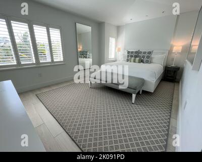 Islamorada, FL Etats-Unis - 8 août 2022: Une chambre joliment aménagée dans une maison à Islamorada, Floride. Banque D'Images