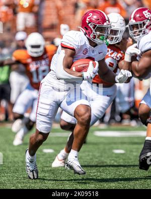 10 septembre 2022. Jase McClellan #2 de l'Alabama Crimson Tide en action contre les Texas Longhorns au DKR-Memorial Stadium. Le Texas et l'Alabama sont liés 10-10 à la moitié. Banque D'Images