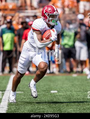 10 septembre 2022. Jase McClellan #2 de l'Alabama Crimson Tide en action contre les Texas Longhorns au DKR-Memorial Stadium. Le Texas et l'Alabama sont liés 10-10 à la moitié. Banque D'Images