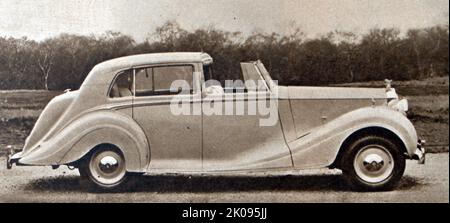 Le Silver Wraith fut le premier Rolls-Royce d'après-guerre. Il a été fabriqué de 1946 à 1958 comme seul châssis de l'ancienne usine de moteurs Merlin de Rolls-Royce, leur usine de Crewe, aux côtés de la plus courte Bentley Mark VI Banque D'Images