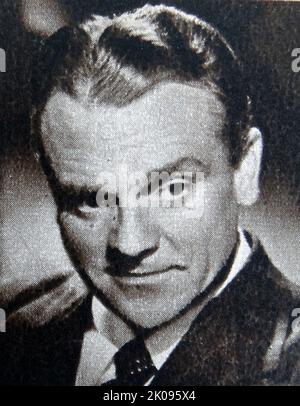James Cagney. James Francis Cagney Jr. (17 juillet 1899 - 30 mars 1986)[2] était un acteur et danseur américain. Sur scène et dans le film, Cagney était connu pour ses performances constamment énergiques, son style vocal distinctif, et le temps de bande dessinée deadpan. Banque D'Images