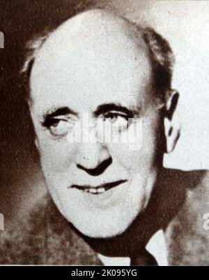 Carte SIM Alastair. Alastair George Bell SIM, CBE (9 octobre 1900 - 19 août 1976) était un acteur de caractère écossais qui a commencé sa carrière théâtrale à l'âge de trente ans et s'est rapidement établi comme un artiste populaire du West End, le restant jusqu'à sa mort en 1976. Banque D'Images