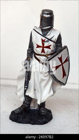 Figure d'un cavalier Crusader. Les croisades étaient une série de guerres religieuses initiées, soutenues et parfois dirigées par l'Église latine à l'époque médiévale. Les plus connus de ces croisades sont ceux de la Terre Sainte dans la période entre 1095 et 1291 qui ont été destinés à récupérer Jérusalem et sa région environnante de la domination islamique. Banque D'Images