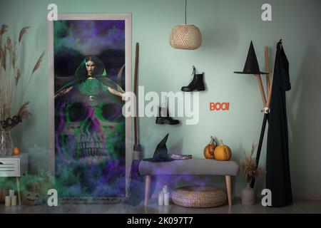 Collage de l'intérieur du couloir avec décorations d'Halloween, sorcière maléfique et crâne humain Banque D'Images