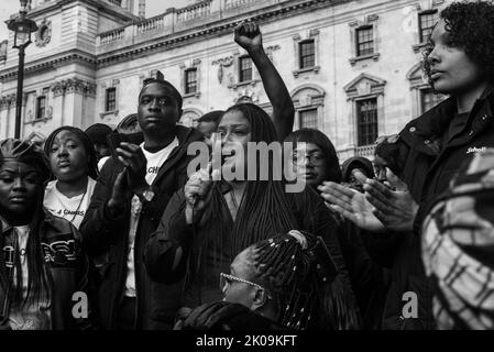 Des manifestants se sont rassemblés à Scotland Yard pour réclamer justice à Chris Kaba, qui a été tué par la police de Streatham, Londres. Banque D'Images