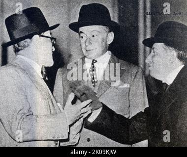 Le ministre français des Finances, Paul Reynaud, quitte la Chambre des députés à Paris. Paul Reynaud (15 octobre 1878 - 21 septembre 1966) était un homme politique et avocat français éminent dans l'entre-deux-guerres, noté pour ses positions sur le libéralisme économique et l'opposition militante à l'Allemagne. Banque D'Images