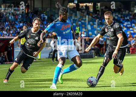 NAPLES, ITALIE - SEPTEMBRE 10: Andre Zambo Anguissa de Naples pendant la série italienne Un match entre Naples et Spezia au Stadio Diego Armando Maradona sur 10 septembre 2022 à Naples, Italie (photo de Ciro Santangelo/Orange Pictures) Banque D'Images