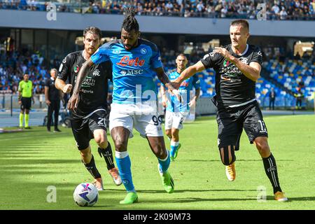 NAPLES, ITALIE - SEPTEMBRE 10: Andre Zambo Anguissa de Naples pendant la série italienne Un match entre Naples et Spezia au Stadio Diego Armando Maradona sur 10 septembre 2022 à Naples, Italie (photo de Ciro Santangelo/Orange Pictures) Banque D'Images