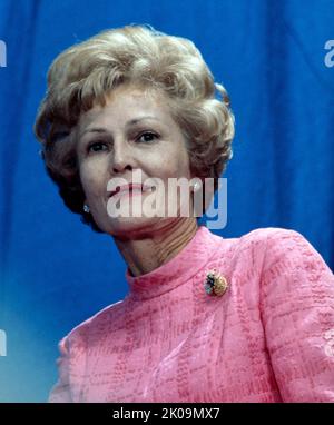 Patricia Ryan Nixon (née Thelma Catherine Ryan; 16 mars 1912 - 22 juin 1993) était une éducatrice américaine et l'épouse du président Richard Nixon. Pendant ses plus de 30 ans dans la vie publique, elle a été la deuxième (1953-1961) et la première dame des États-Unis (1969-1974). Banque D'Images