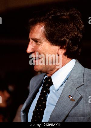 Gary Hart (né en 1936) politicien américain, diplomate et avocat. Il a été le premier à se présenter à la présidence démocrate de 1988 jusqu'à ce qu'il s'en sorte au milieu de révélations sur les affaires extraconjugales. Il a représenté le Colorado au Sénat des États-Unis de 1975 à 1987. Banque D'Images