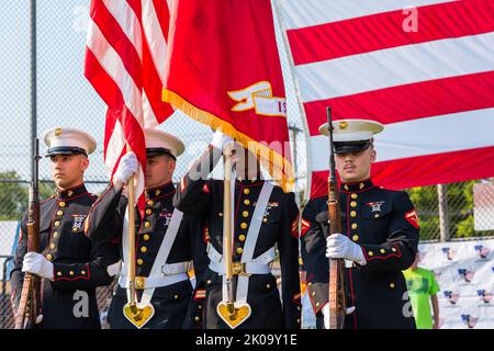 Le Massachusetts Run for the Fallen est consacré à garder en vie la mémoire des soldats qui sont passés pendant leur service depuis le 9/11/01. Banque D'Images