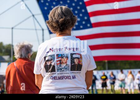 Le Massachusetts Run for the Fallen est consacré à garder en vie la mémoire des soldats qui sont passés pendant leur service depuis le 9/11/01. Banque D'Images