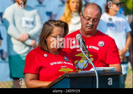 Le Massachusetts Run for the Fallen est consacré à garder en vie la mémoire des soldats qui sont passés pendant leur service depuis le 9/11/01. Banque D'Images