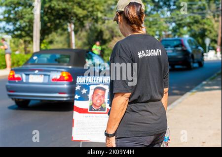 Le Massachusetts Run for the Fallen est consacré à garder en vie la mémoire des soldats qui sont passés pendant leur service depuis le 9/11/01. Banque D'Images