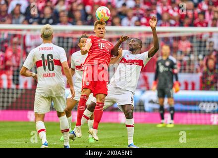 Munich, Allemagne. 10th septembre 2022. Joshua KIMMICH, FCB 6 concourent pour le ballon, s'attaquer, duel, header, zweikampf, Action, lutte contre Serhou Guirassy, VFB 9 Atakan KARAZOR, VFB 16 dans le match FC BAYERN MÜNCHEN - VFB STUTTGART 2-2 1.Ligue allemande de football le 10 septembre 2022 à Munich, Allemagne. Saison 2022/2023, match jour 6, 1.Bundesliga, FCB, München, 6.Spieltag crédit: Peter Schatz/Alay Live News Banque D'Images