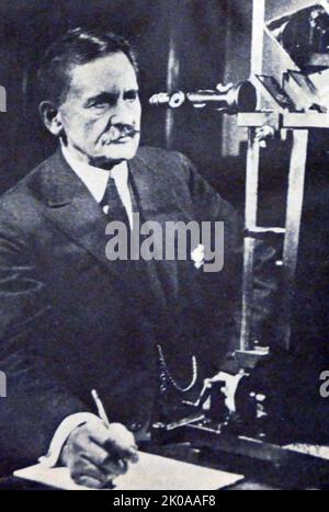 Albert Abraham Michelson FFRS HFRSE (19 décembre 1852 - 9 mai 1931) est un physicien américain d'origine allemande connu pour son travail sur la mesure de la vitesse de la lumière et surtout pour l'expérience Michelson-Morley. En 1907, il a reçu le prix Nobel de physique, devenant le premier américain à remporter le prix Nobel de science Banque D'Images