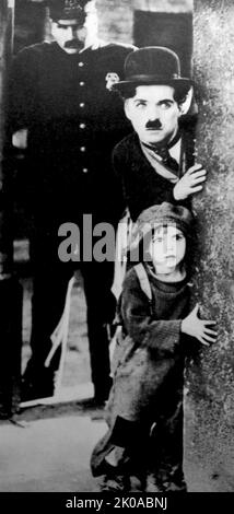 Charlie Chaplin. Sir Charles Spencer Chaplin Jr. KBE (16 avril 1889 - 25 décembre 1977) est un comédien anglais, un cinéaste et un compositeur qui est devenu célèbre à l'ère du film silencieux. Il est devenu une icône mondiale à travers son personnage d'écran, le Tramp, et est considéré comme l'un des plus importants personnages de l'industrie cinématographique Banque D'Images